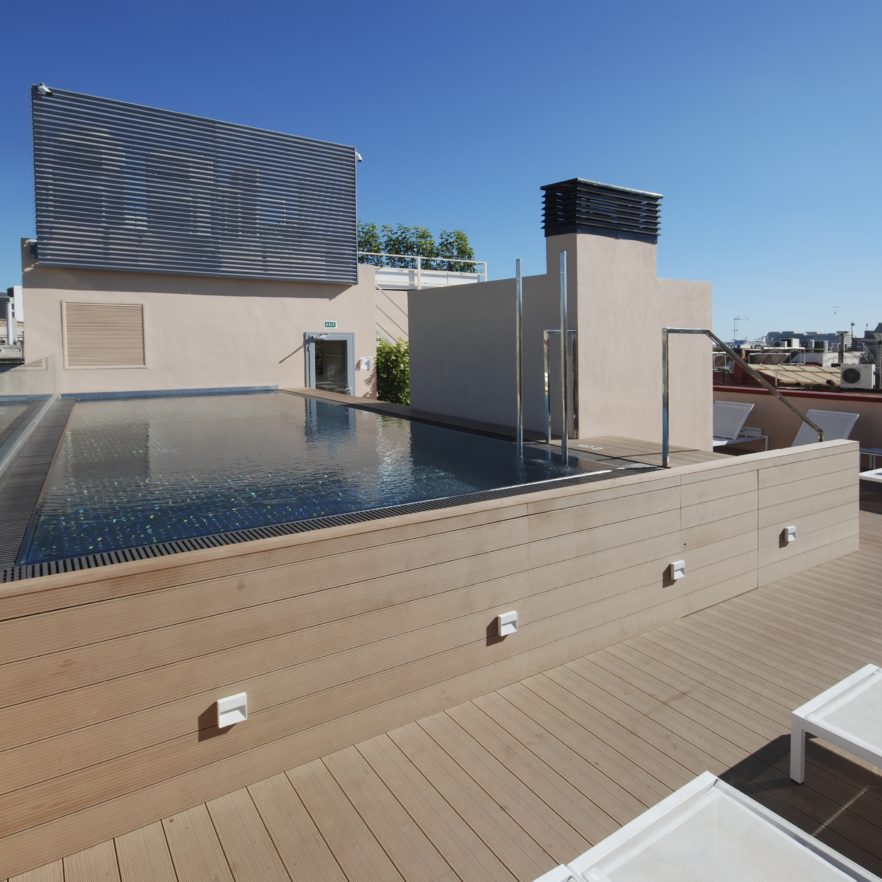 Stainless steel swimming pools